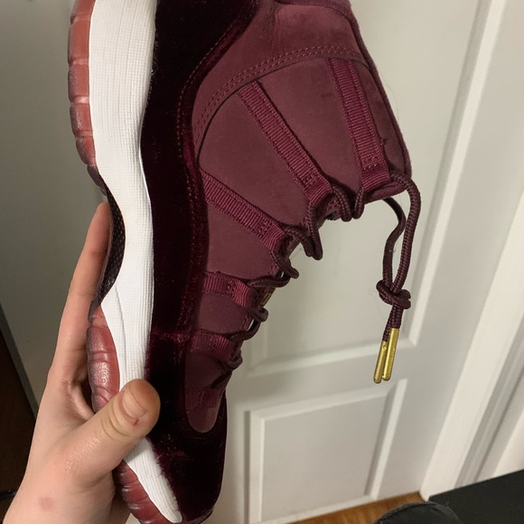 Maroon jordan 11s - Picture 6 of 9